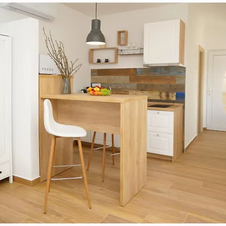Makelja Apartman *