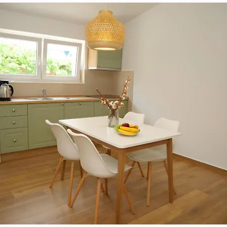 Makelja Apartman *