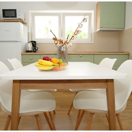 Apartment Makelja